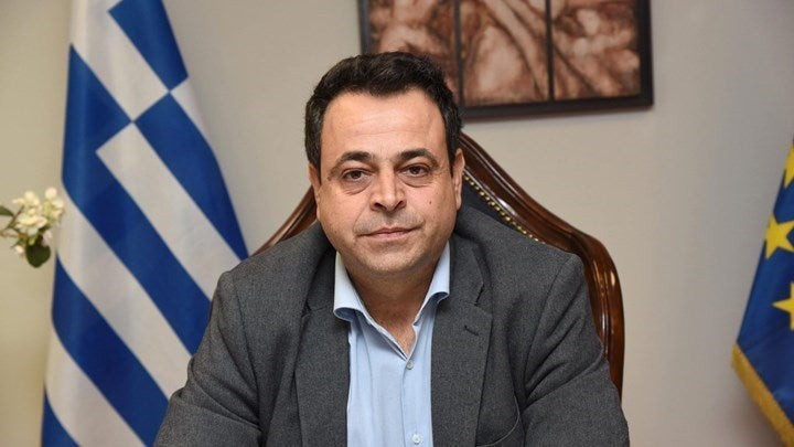 Σαντορινιός: Καθαρότερες από πριν οι παραλίες του Σαρωνικού σε 20 μέρες – Βίντεο